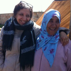 Om Cosa. Vi håndplukker tepper vevd for hånd av kvinner i Marokko.