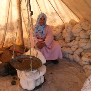 Om Cosa. Vi håndplukker tepper vevd for hånd av kvinner i Marokko.