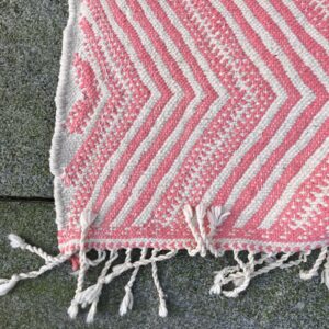 Vakker kelim i nydelig rosa. Tettved og flatvev ull.