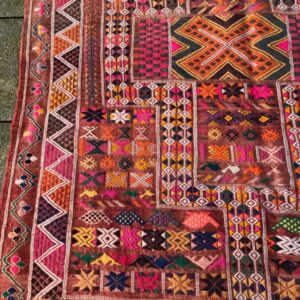 Kelim i nydelige farger og mønster. Vevd for hånd i ull.