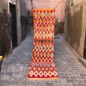 Vakker og unik vintage-løper. Vevd for hånd og håndplukket i Marokko.
