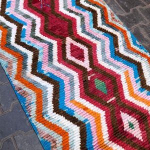 Klare friske farger i denne vakre vintage løperen.