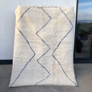 Nydelig Beni ourain teppe vevd for hånd i ren ull. klassisk og passer fint inn i alle innredninger.