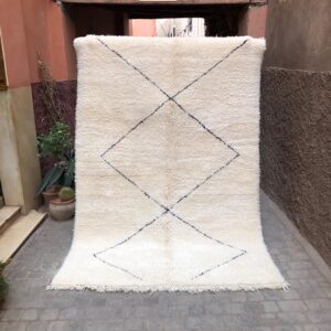 Myk og digg Beni Ourain i 100% ull. Knyttet for hånd som alle våre marokkanske tepper!