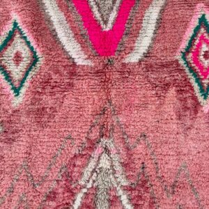Hotness alarm! Vakkert vintageteppe up for grabs