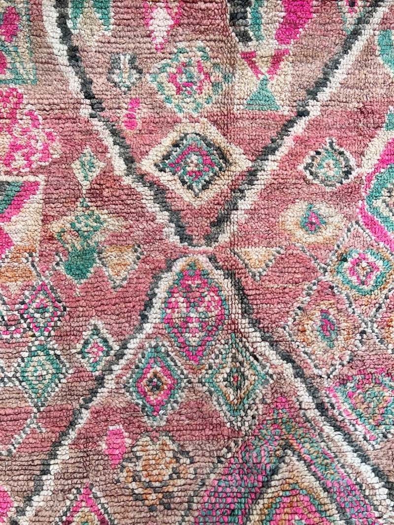 Vakkert vintageteppe fra Marokko.