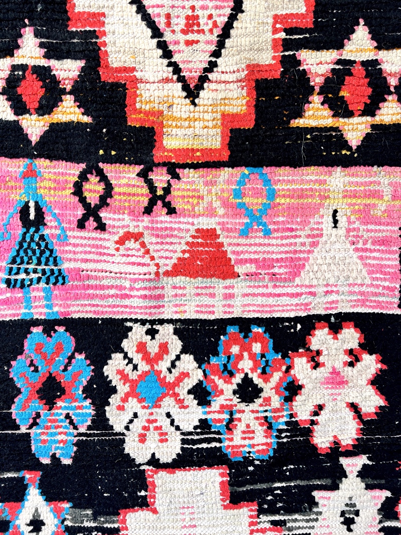 One of a kind! Håndknyttet gulvløper fra Marokko.